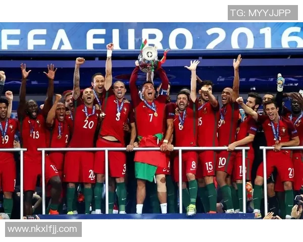 足球传奇瞬间汇集，全球球星精彩进球与经典时刻回顾