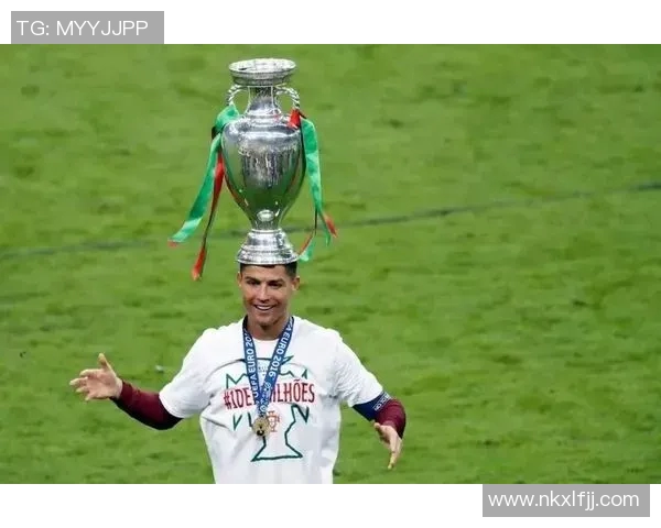 足球明星的学术背景与成长历程对职业生涯的深远影响分析